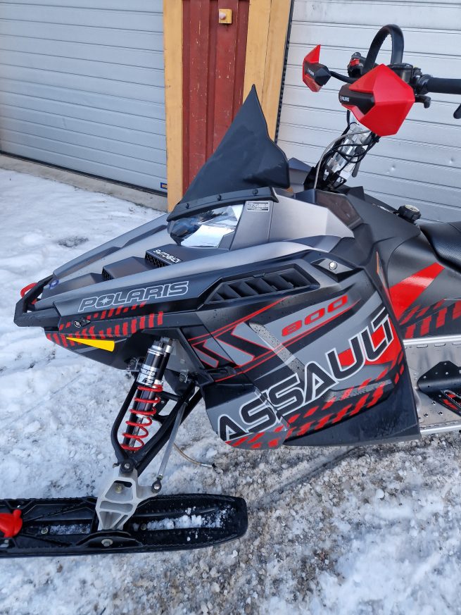 Polaris 800 Switchback Assault 144 - Bild 3